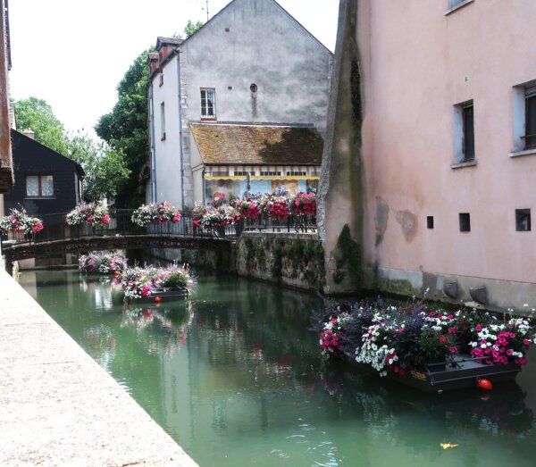 See a Slice of France Along Its Canals