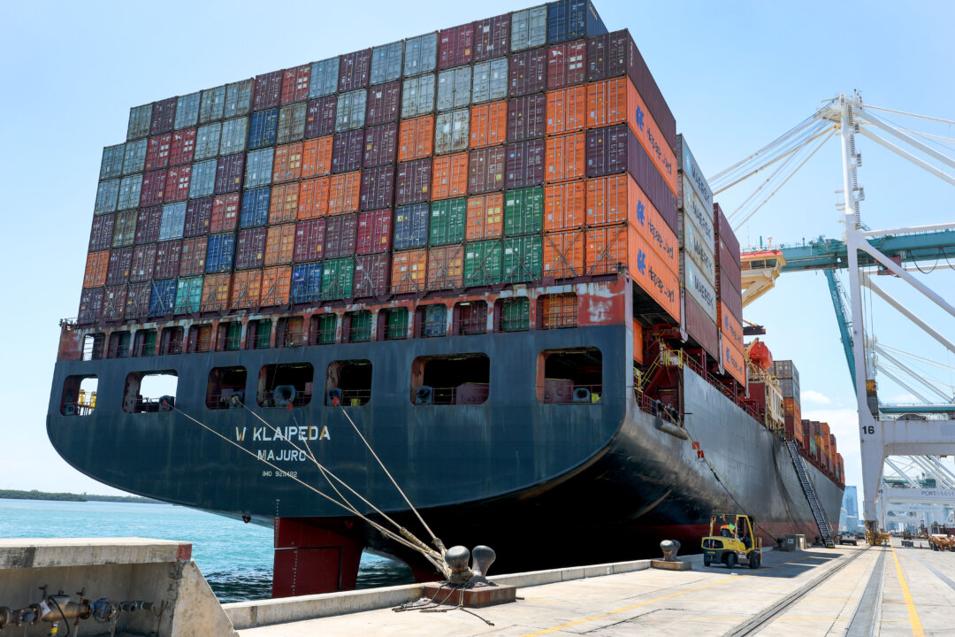 US Goods Trade Deficit Unexpectedly Shrinks in June