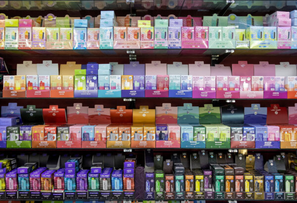 US Cracking Down on Illegal Vapes From China | Business Matters (July 23)