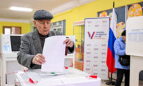 Putin Grants Belarusians Living in Russia Right to Vote