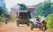 Thailand–Cambodia Border Clashes Force Thousands to Flee Their Homes