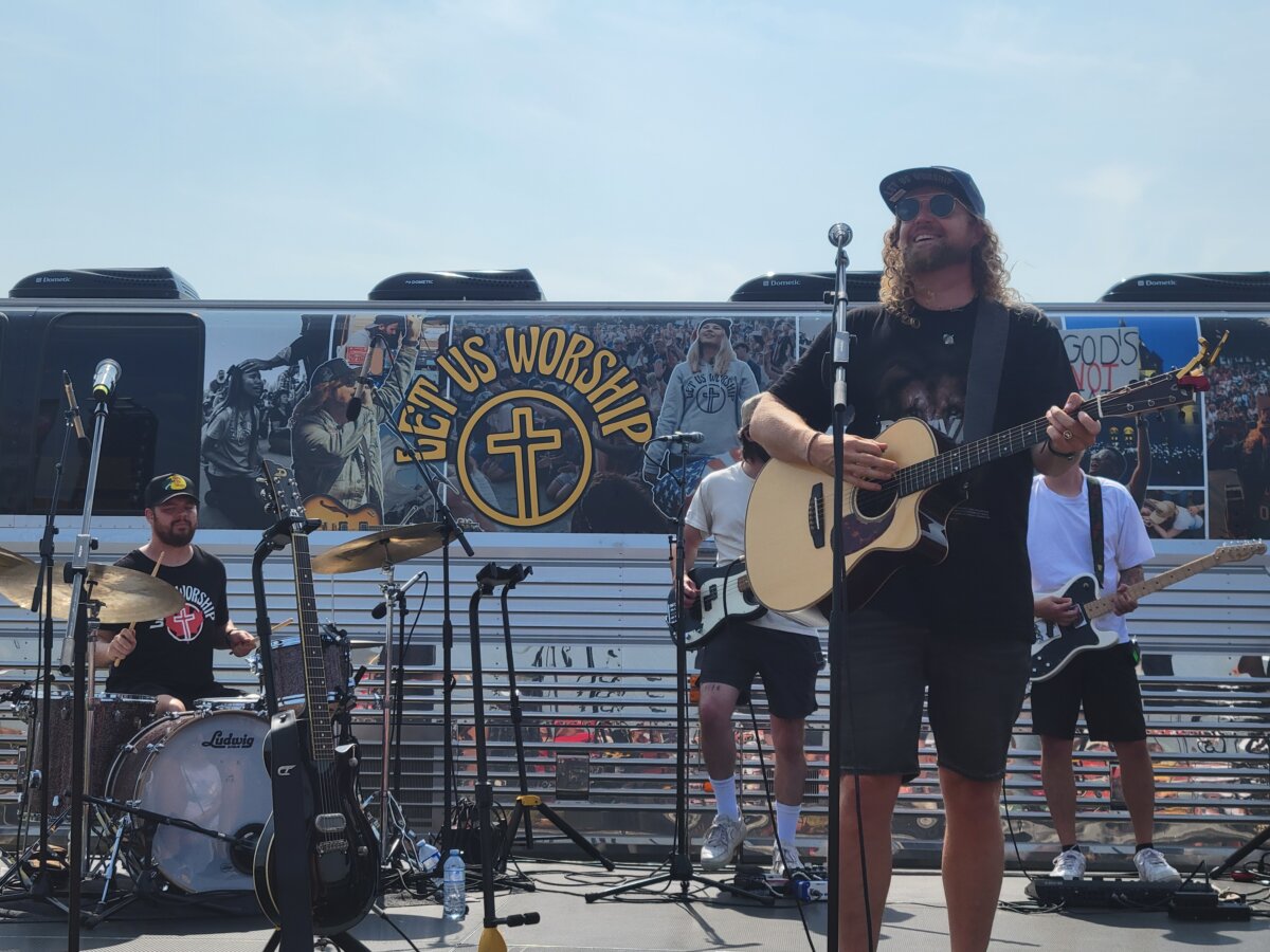 Sean Feucht performs in front of a crowd in Alfred, Ont., on July 26, 2025. (Matthew Horwood/The Epoch Times)