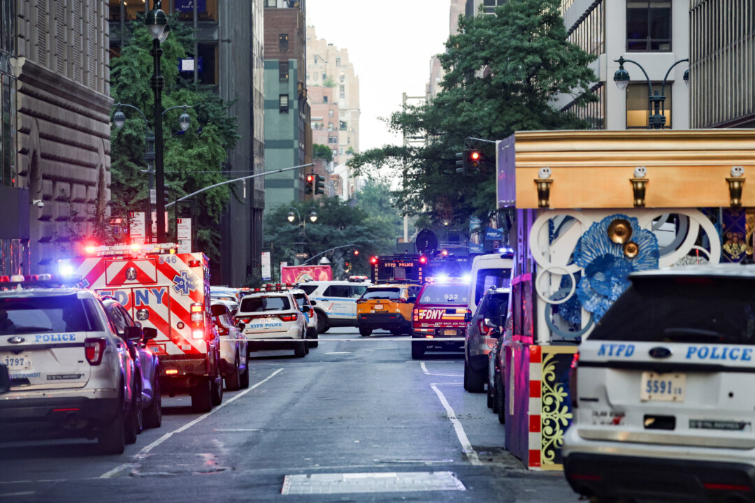 LIVE NOW: Scenes in New York City Amid Reports of Active Shooter Situation