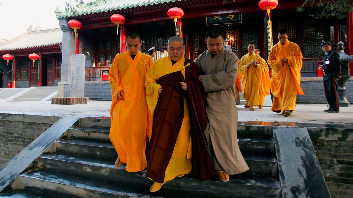 Shi Yongxin, abbot of the Shaolin Temple, walks to breakfast at Shaolin Temple on April 6, 2005 (by Cancan Chu/Getty Images)
