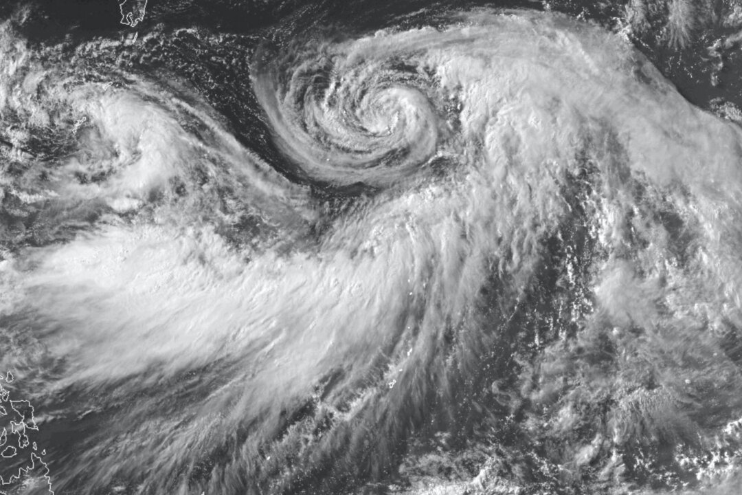 Hurricane Iona and Tropical Storm Keli Rumble in the Central Pacific Off Hawaii