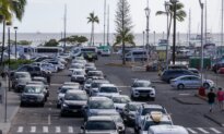 Tsunami Arrives in Hawaii, Residents Evacuated to Higher Ground