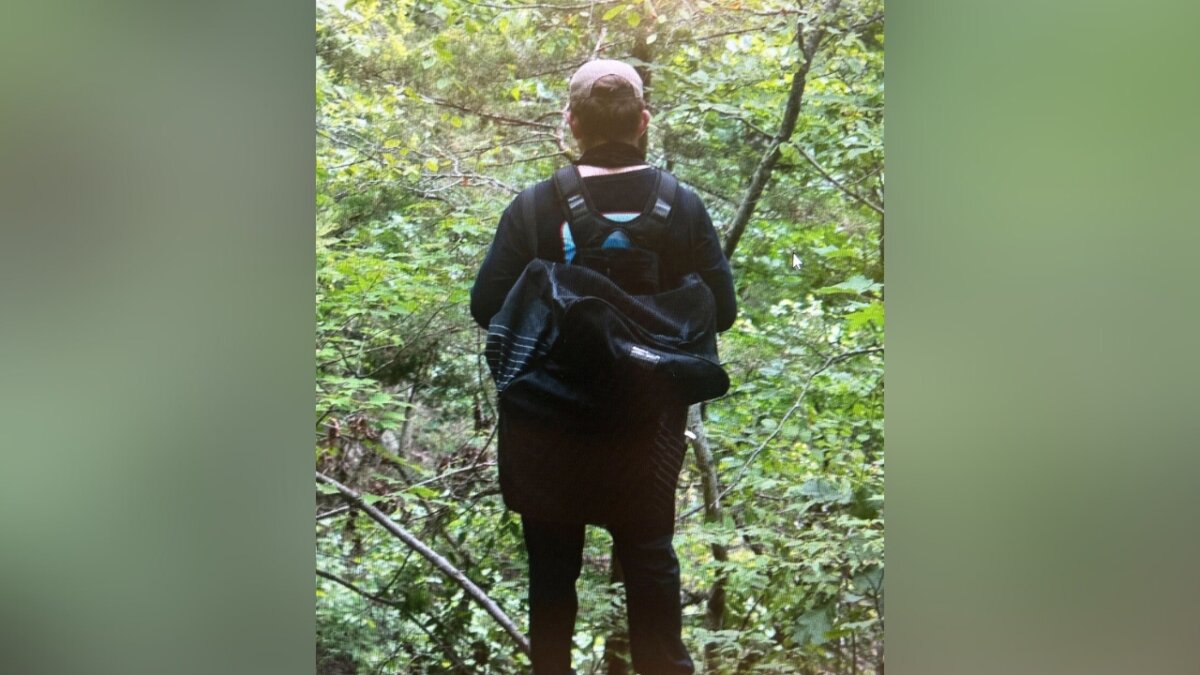 A man whom investigators are asking the public to help identify in connection with a double homicide at Devil's Den State Park. (Arkansas State Police via AP)