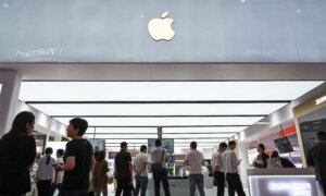 Apple Closes China Store for the First Time as Market Weakens
