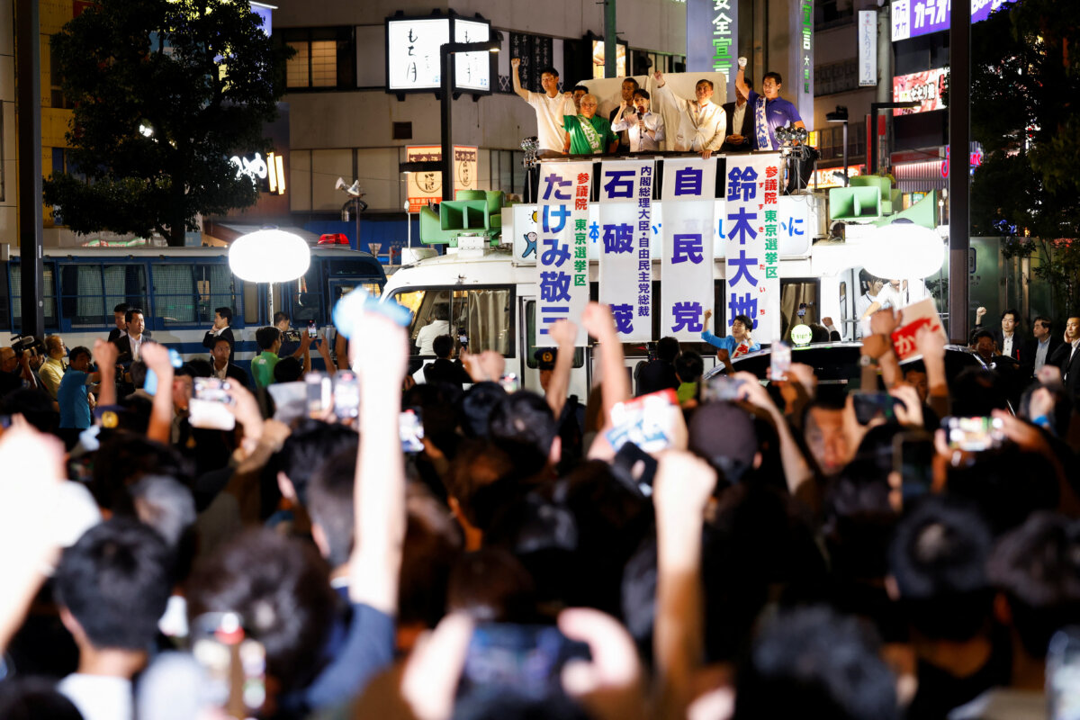 Japanese Prime Minister Shigeru Ishiba, leader of the Liberal Democratic Party, raises his fist from atop the campaigning bus on the last day of campaigning for the July 20 upper house election, in Tokyo on July 19, 2025. REUTERS/Manami Yamada