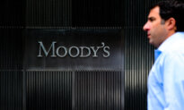 Moody’s Top Economist Says US Economy on ‘Precipice of Recession’