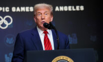Judge Blocks Trump’s $100,000 Fee for Visas