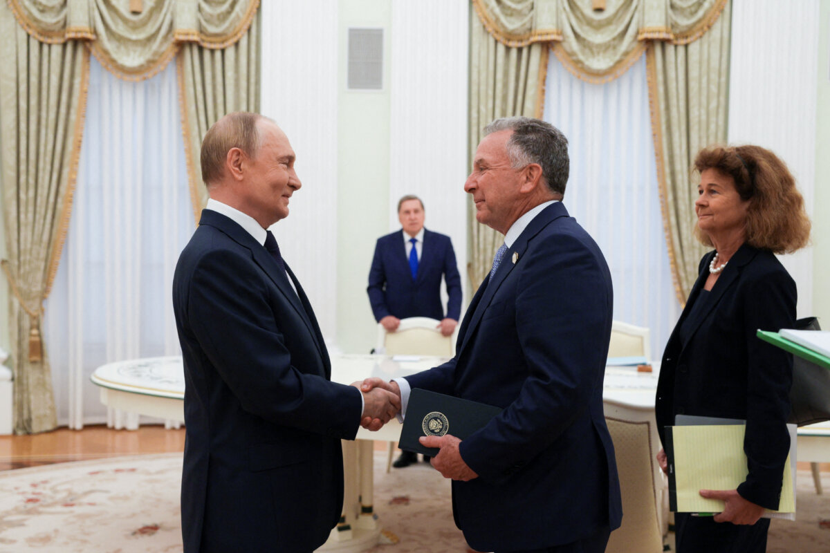Russian President Vladimir Putin and U.S. Special Envoy Steve Witkoff in Moscow on Aug. 6, 2025. (Gavriil Grigorov/AFP via Getty Images)