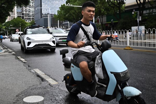 China’s Driverless Delivery Push Fuels Fears of Job Losses as Automation Accelerates