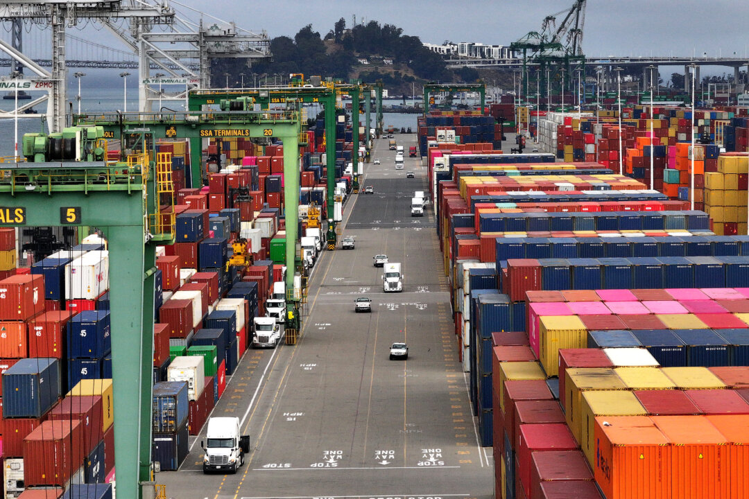 Trump Signs Bill to Enhance Oversight of US Export Controls