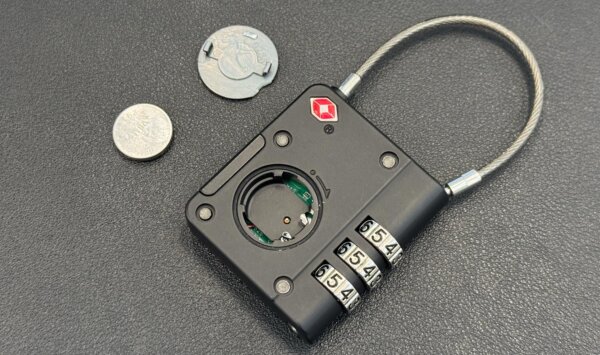 SmartLock is first-ever TSA-approved combo lock with built-in Apple tracking