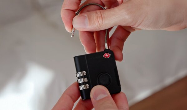 SmartLock is first-ever TSA-approved combo lock with built-in Apple tracking