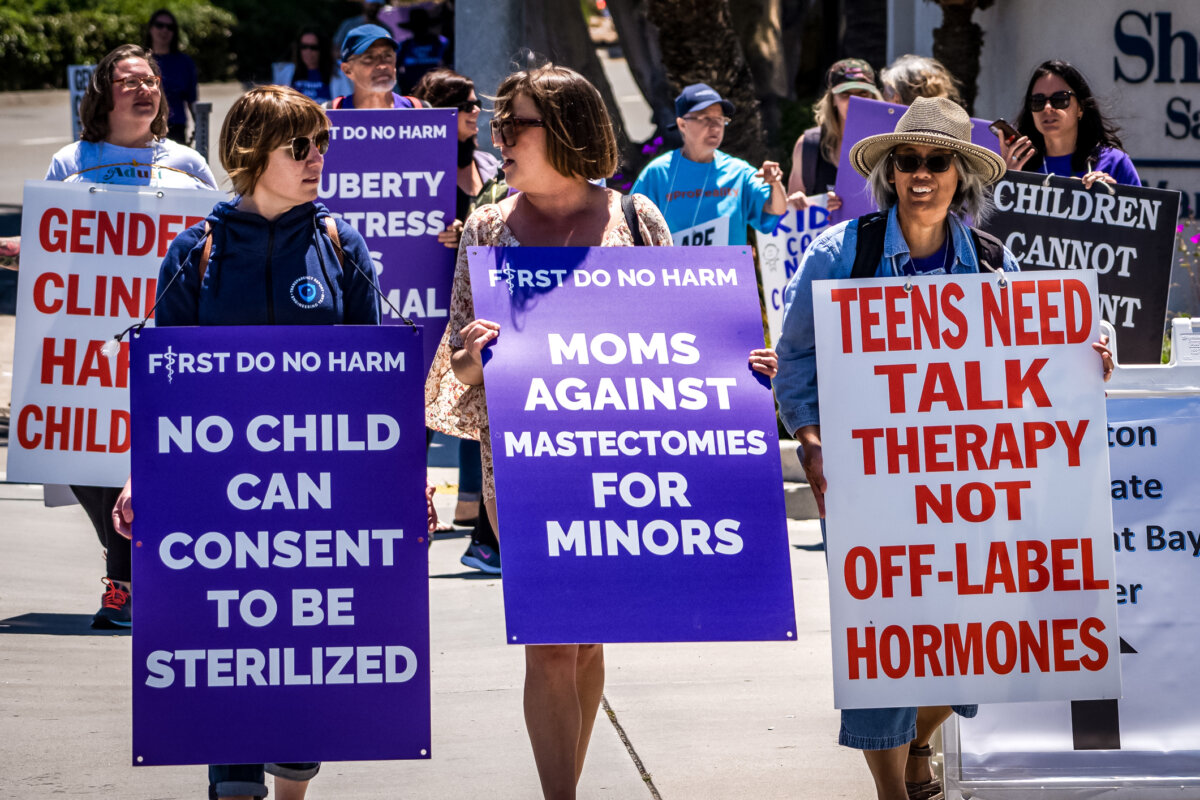 Detransition advocates protest outside the annual Pediatric Endocrine Society conference in San Diego on May 6, 2023. (John Fredricks/The Epoch Times)
