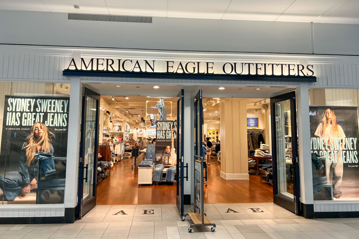 An American Eagle Outfitters store in CambridgeSide shopping mall in Cambridge, Mass., on Aug. 12, 2025. (Learner Liu/The Epoch Times)