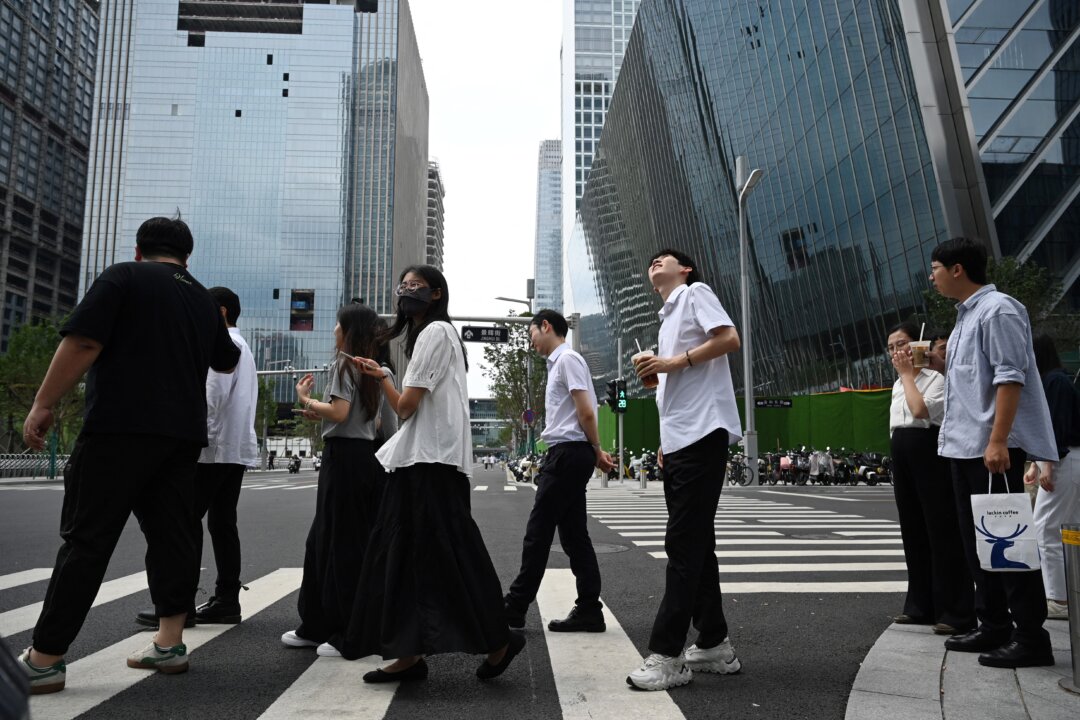 Economic Slowdown Clouds ‘Beijing Dream’ for China’s Young Workers