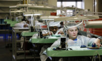US Wholesale Inflation Unexpectedly Rises 0.9 Percent in July