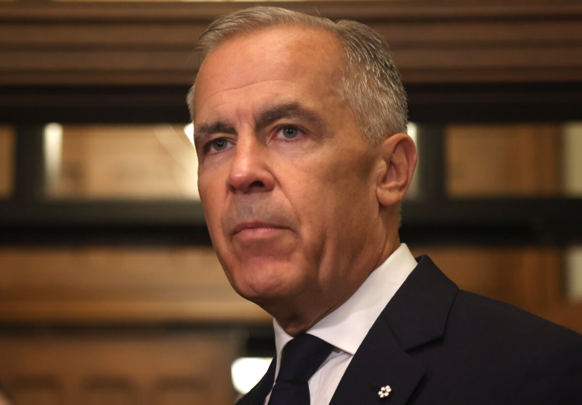 Prime Minister Mark Carney speaks to reporters as he arrives on Parliament Hill in Ottawa, on Aug. 18, 2025. (The Canadian Press/Patrick Doyle)