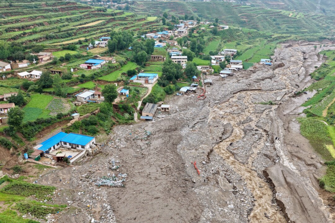 Heavy Rains Kill 13, Displace Millions in Northern China