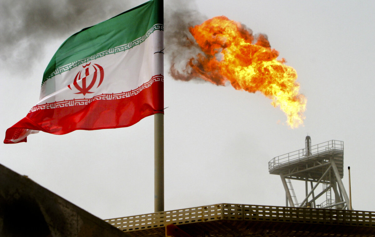 An oil production platform alongside an Iranian flag in the Persian Gulf on July 25, 2005. (Raheb Homavandi /Reuters)