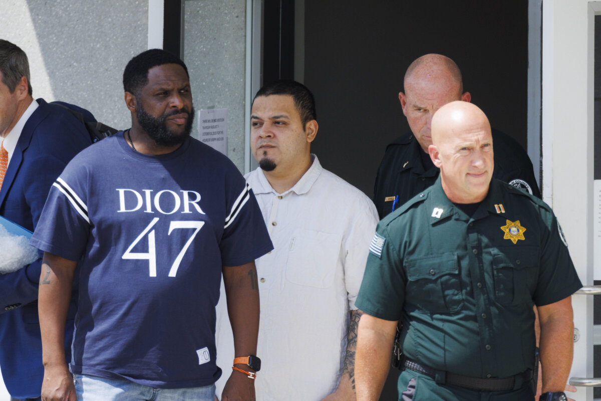 Kilmar Abrego Garcia (C) leaves the Putnam County Jail in Cookeville, Tenn., on Aug. 22, 2025. (Brett Carlsen/AP Photo)