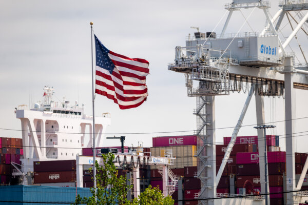 US Tariffs Deliver Record $30 Billion in August, Deficit Outlook Brightens