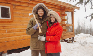 Holdfast Alaska: The Family That Chose to Homestead in the Alaskan Wilderness