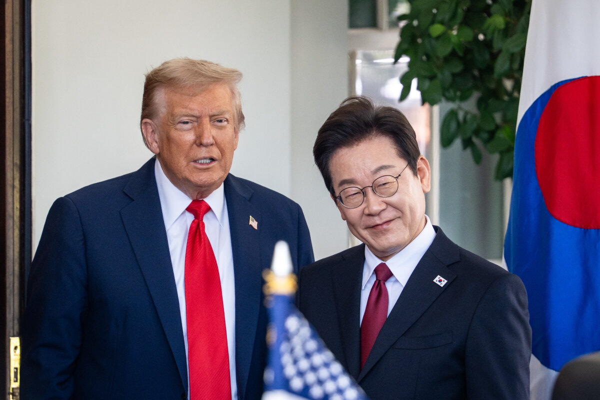 U.S. President Donald Trump greets South Korean President Lee Jae Myung at the White House on Aug. 25, 2025. (Madalina Kilroy/The Epoch Times)