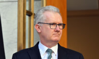 Australia Signs $400 Million Deportation Deal With Nauru That Could Affect up to 80,000 Non-Citizens