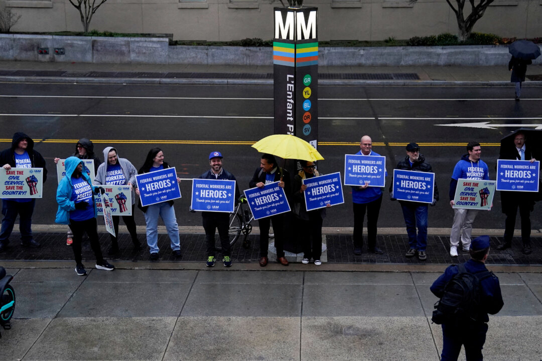 Appeals Court Allows Trump to End Union Bargaining for Some Federal Workers