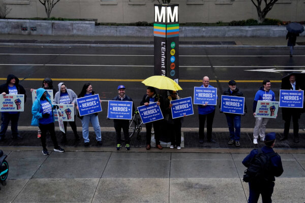 Appeals Court Vacates Injunction Against Trump