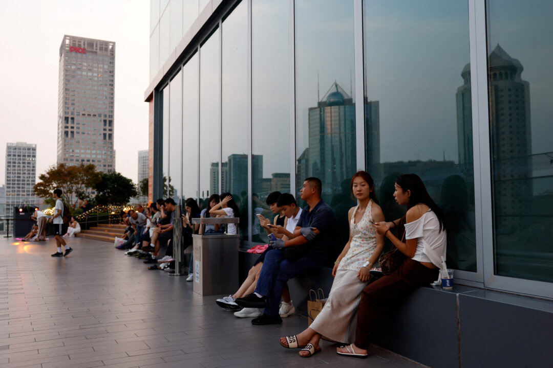 Chinese Regime Widely Monitors Public Wi-Fi in China to Expand Surveillance; Expert Advises Against Connecting