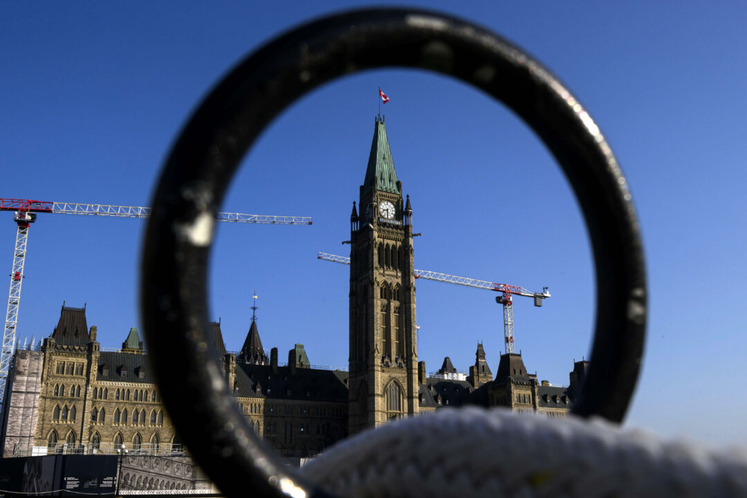 Cover image for Federal Debt Charges Cost Each Canadian $1,400 a Year, Taxpayer Group Says