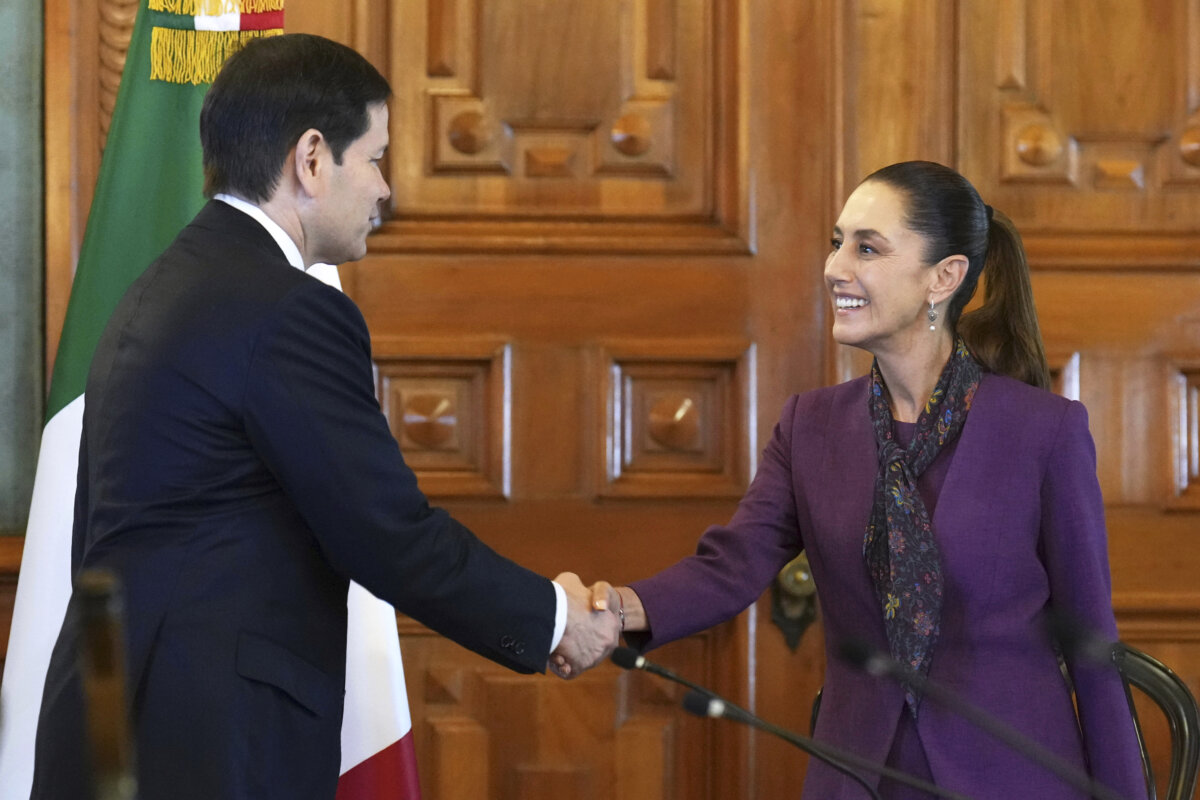 Secretary of State Marco Rubio (L) meets with Mexico's President Claudia Sheinbaum (R) at the Palacio Nacional in Mexico City on Sept. 3, 2025. (Jacquelyn Martin/Pool via AP Photo)