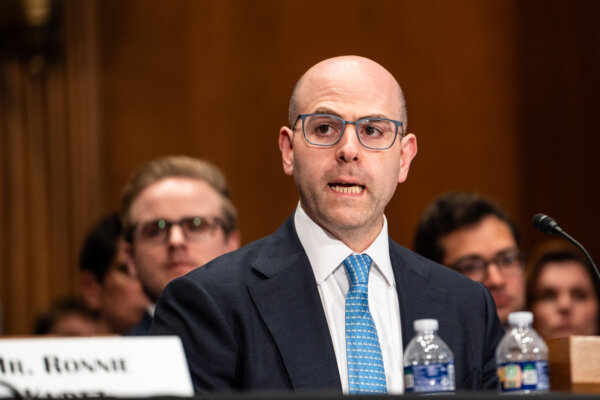 Senate Panel Advances Trump’s Fed Nominee Stephen Miran