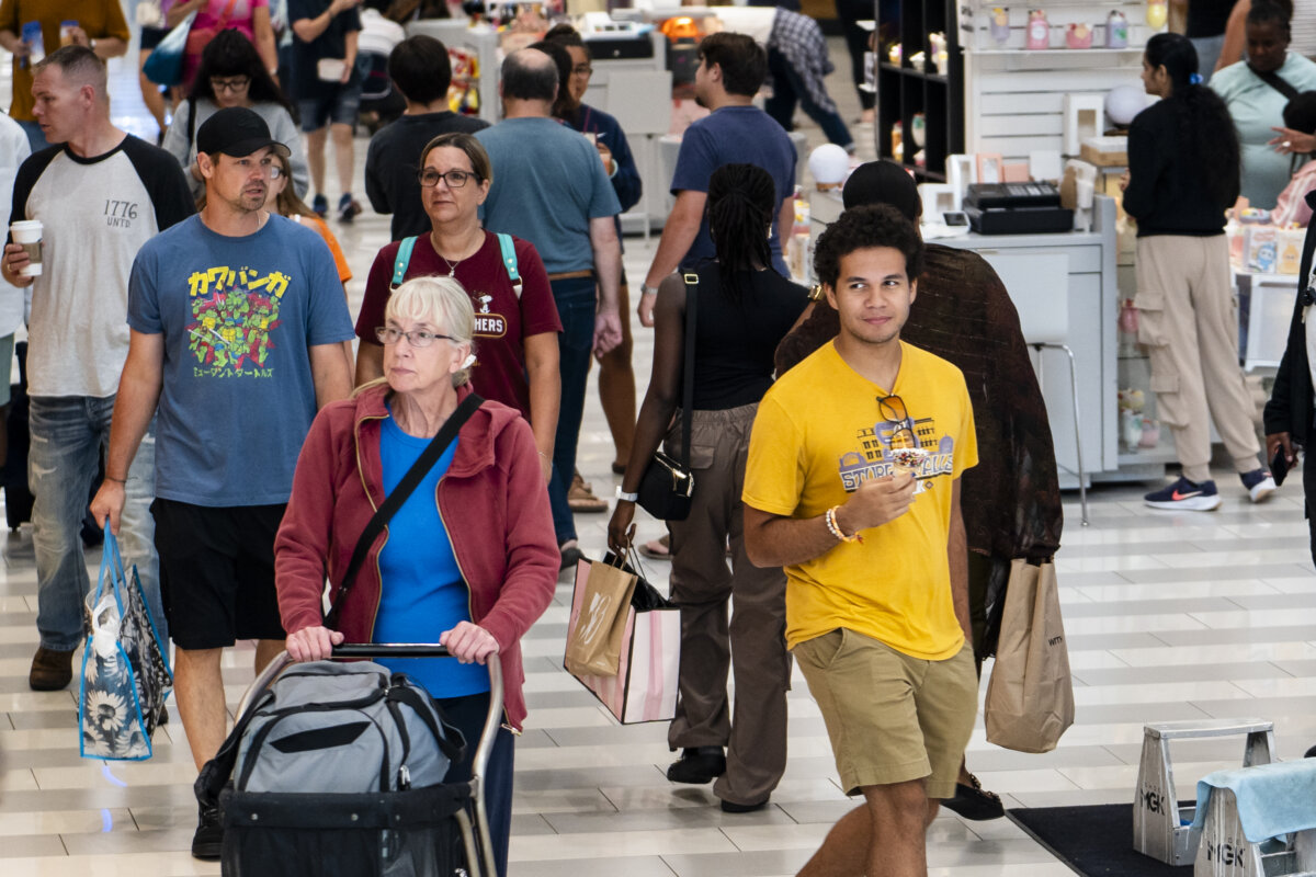 People shop at the Mall of America in Bloomington, Minn., on Aug. 29, 2025. (Madalina Kilroy/The Epoch Times)