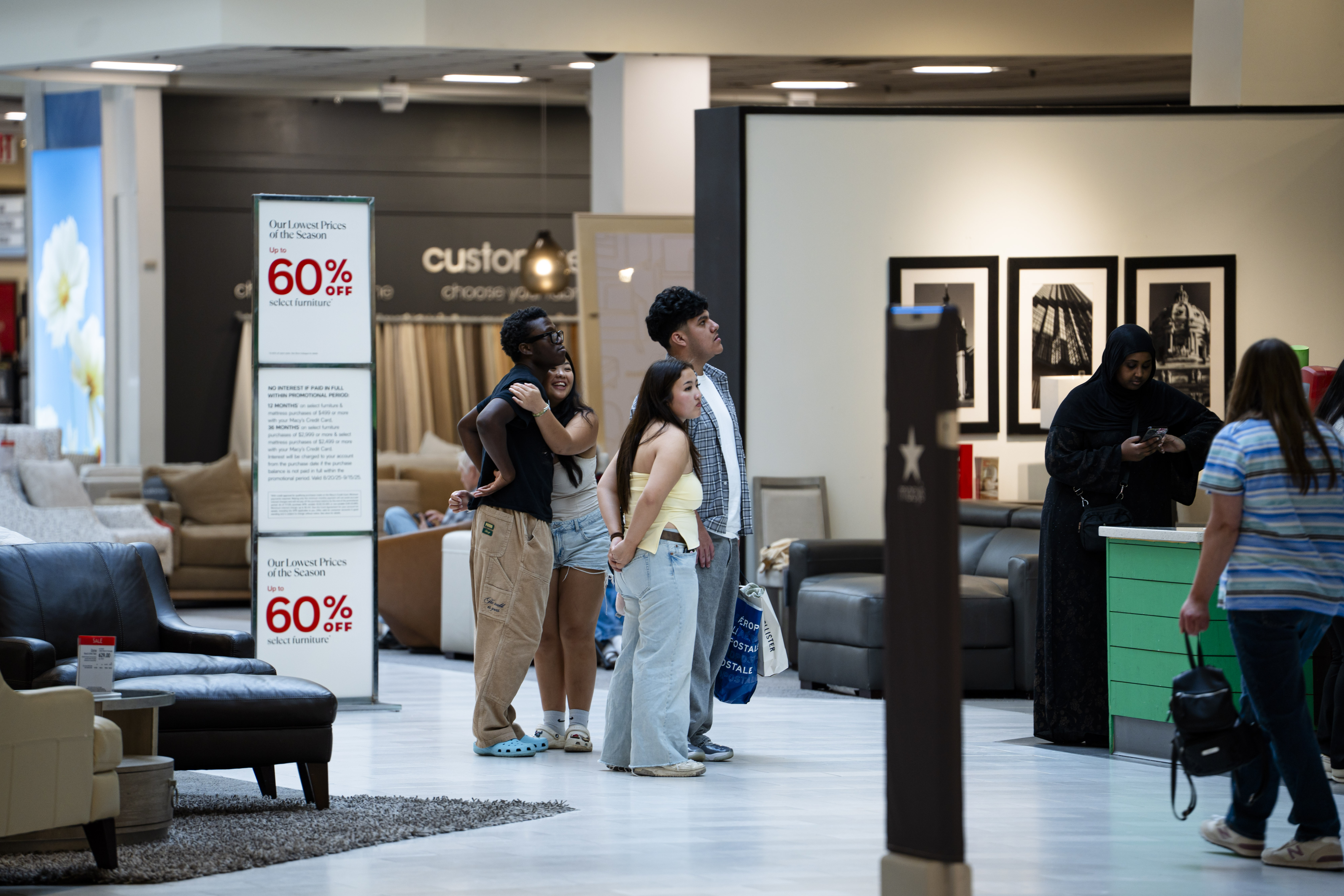 shopping, mall, spending, spend, buy, buyers, shoppers, economy