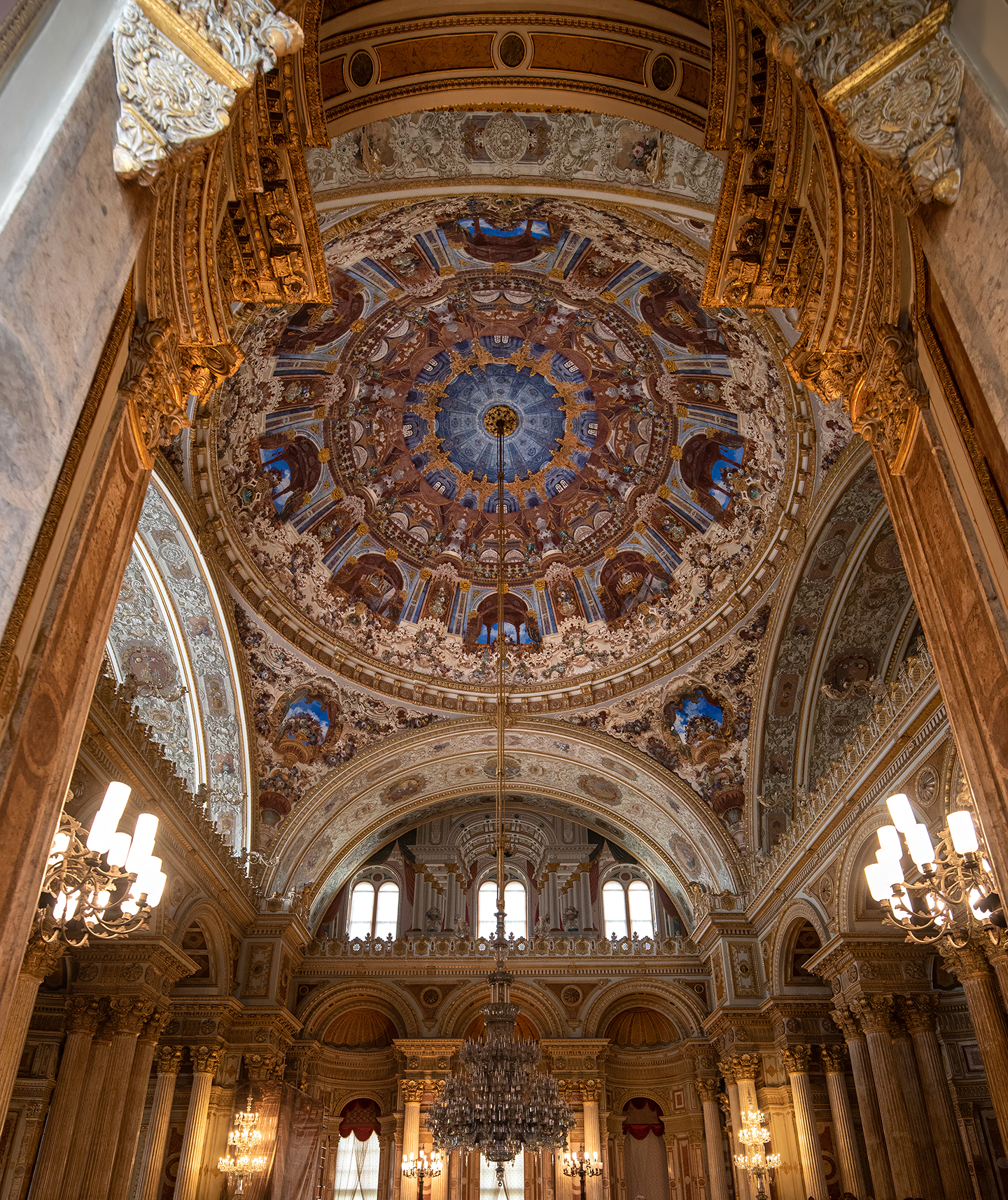  Dolmabahce Palace