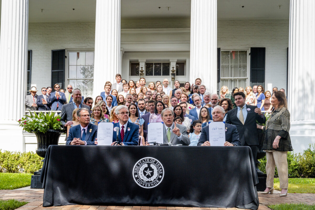(L-R) Sen. Charles Perry, Lieutenant Gov. Dan Patrick, Gov. Greg Abbott, and Rep. Drew Darby display newly signed bills during a bill ceremony at the Governor’s Mansion in Austin, Texas, on Sept. 05, 2025. (Brandon Bell/Getty Images)
