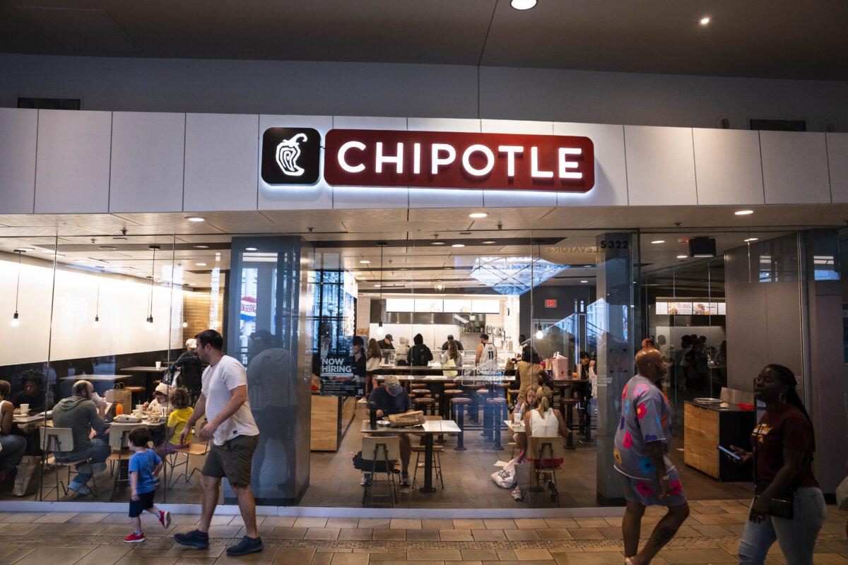 Chipotle at the Mall of America in Bloomington, Minn., on Aug. 29, 2025. (Madalina Kilroy/The Epoch Times)