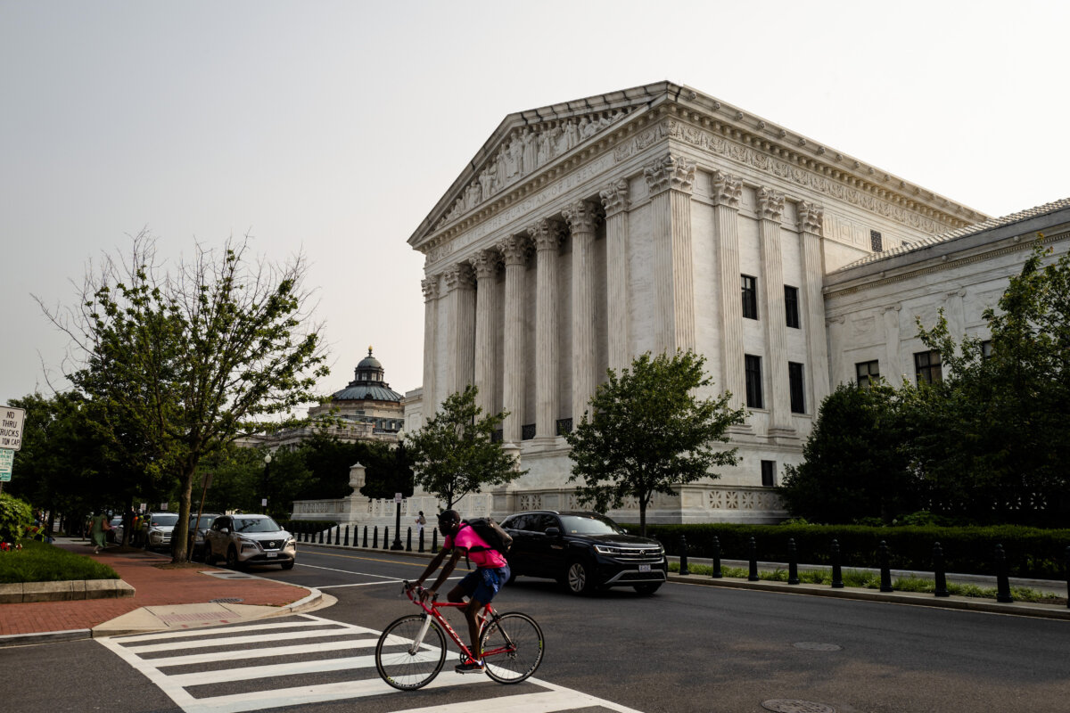 The Supreme Court in Washington on June 3, 2025.(Madalina Vasiliu/The Epoch Times)