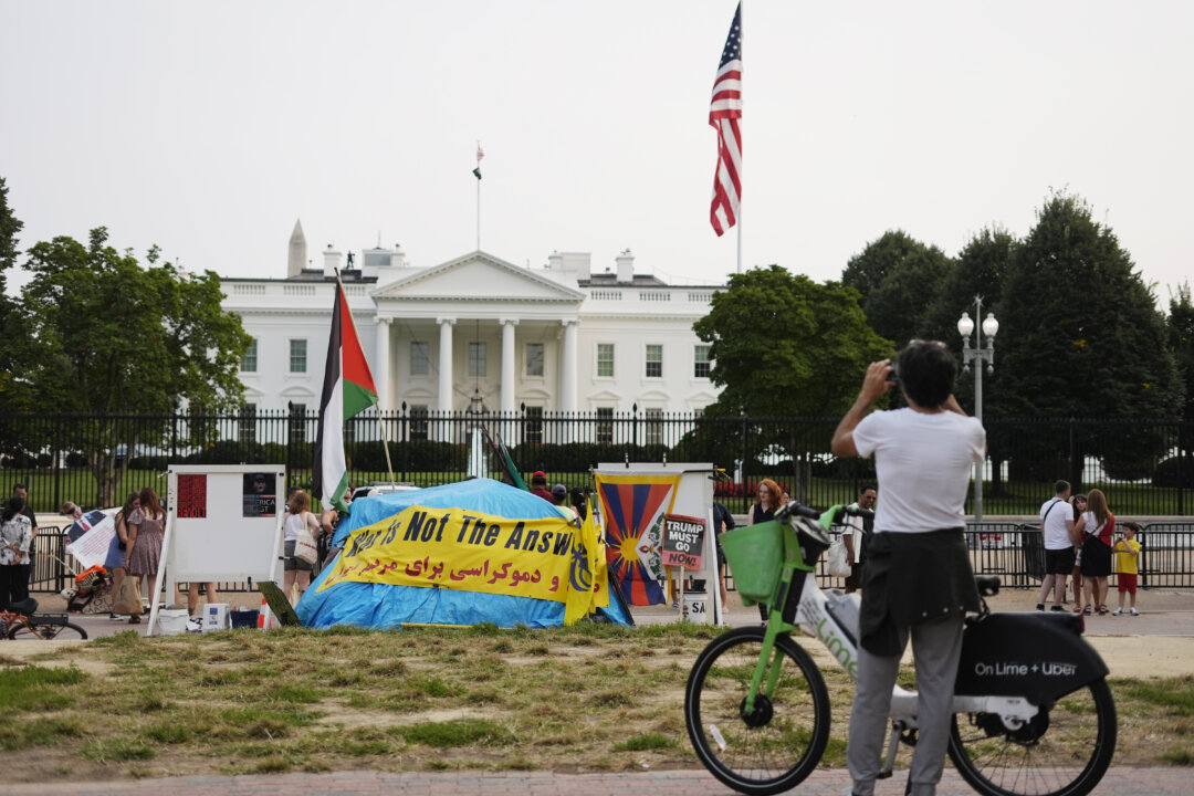 Trump Removes Decades-Old Blue Tent in Front of White House, Citing ‘Communist Cause’