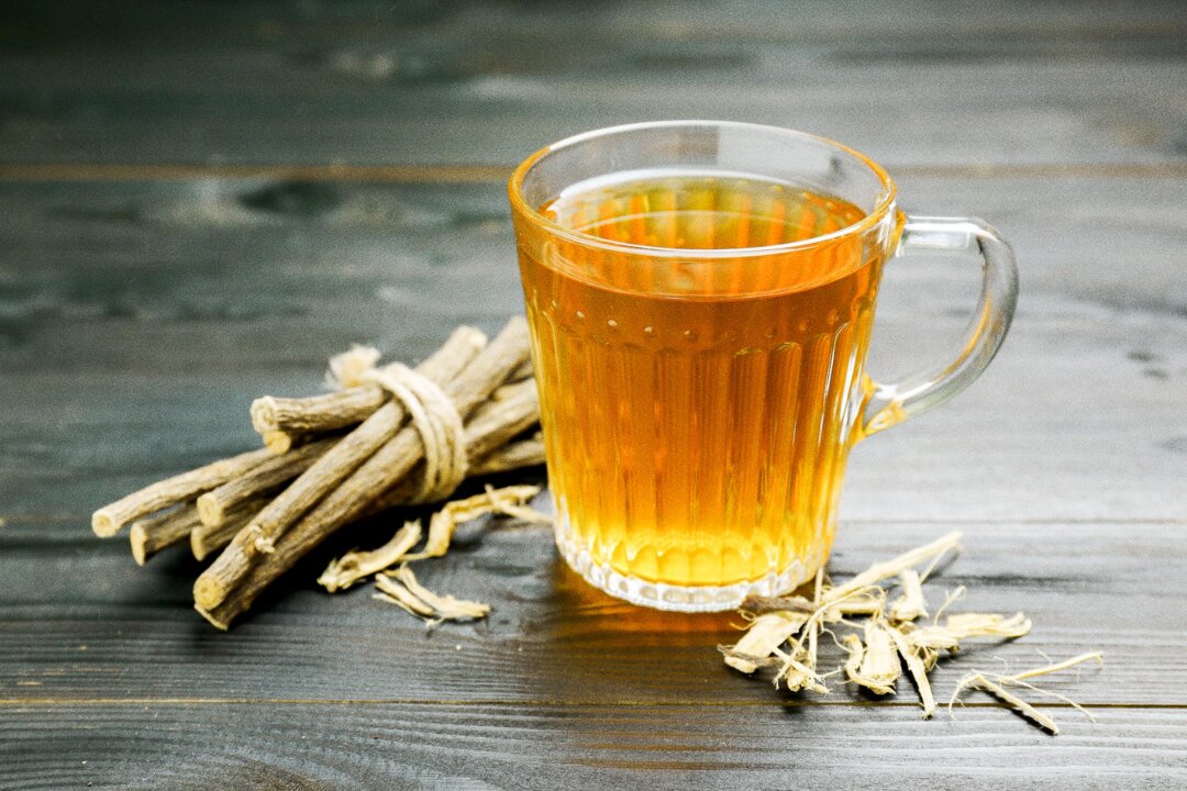 Licorice root is one of several safe home remedies found to improve mouth ulcers. 
(New Africa/Shutterstock)
