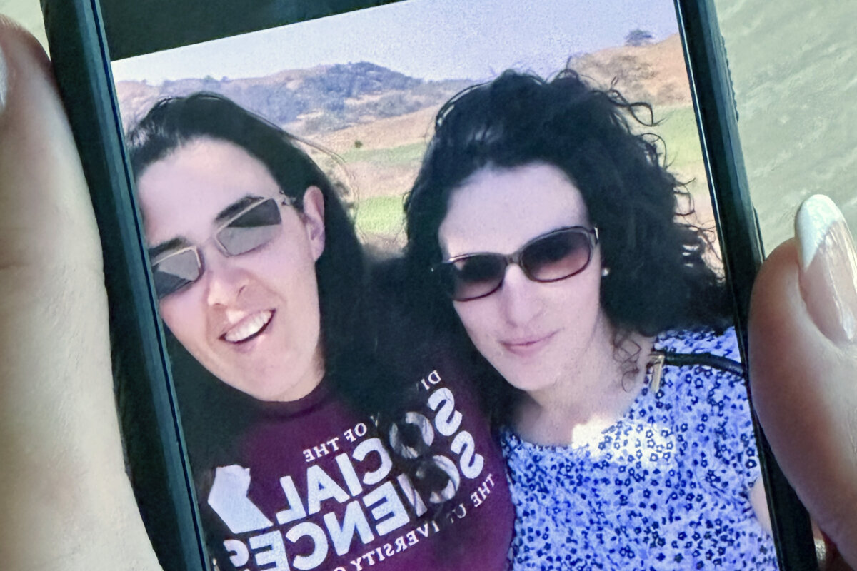 Emma Tsurkov and Elizabeth Tsurkov (L) in Santa Clara Valley, Calif., in September 2018. (Eric Tucker/AP Photo)