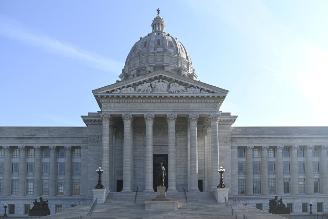 Missouri Voters Gather 300,000 Signatures to Oppose Republican Redistricting Plan thumbnail