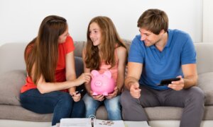 Giving Your Kids a Push: How to Help Your Teen Build Good Credit 