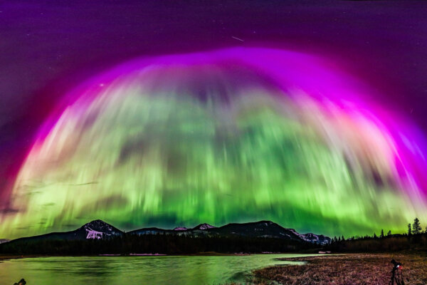 ‘It Was 360 Degrees’: Calgary Photographer Captures Auroras in All Directions as Solar Storms Herald ‘Pole Excursion’